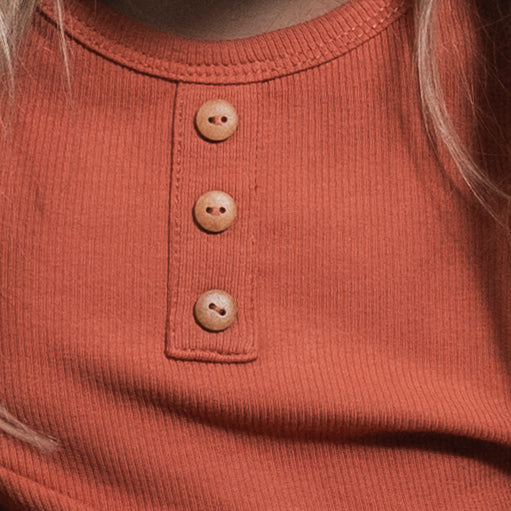 INNIRÓ - börn ferskju