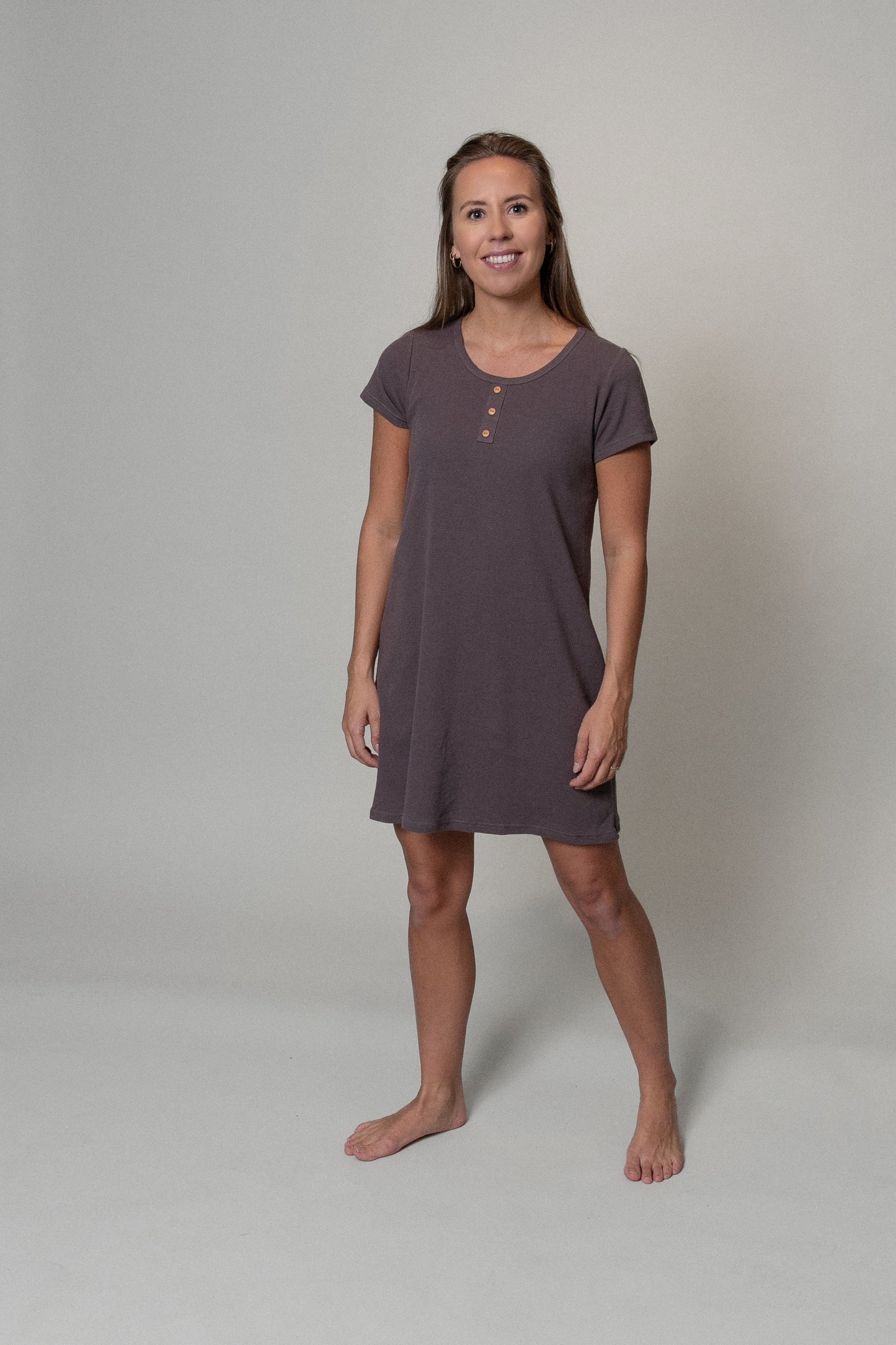 INNIRÓ náttkjóll grábrúnn