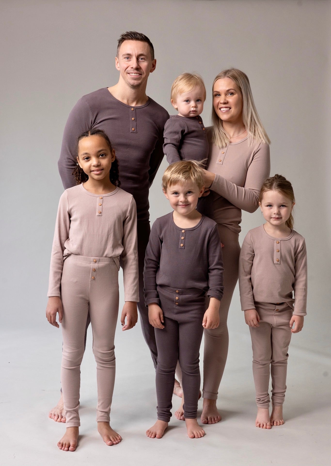 INNIRÓ - Karlar grábrúnt