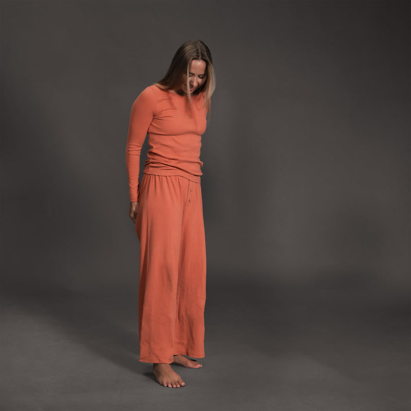 INNIRÓ - konur ferskju